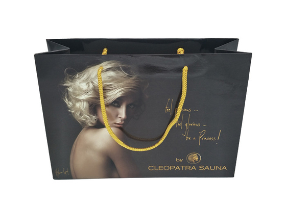 Good price Sacs en papier inférieurs larges stratifiés brillants de cadeau de vente en gros faite sur commande d'impression pour l'habillement en ligne